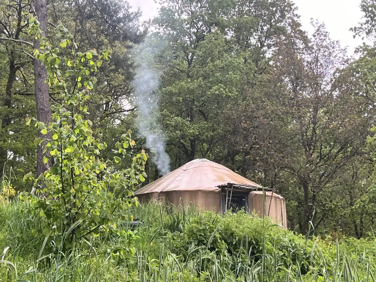 Yourte pluie fumé